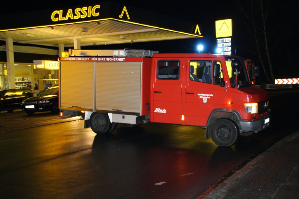 Mercedes Benz Vario mit Feuerwehr-Aufbau beim Hochwassereinsatz in Kellinghusen am 06.02.2011