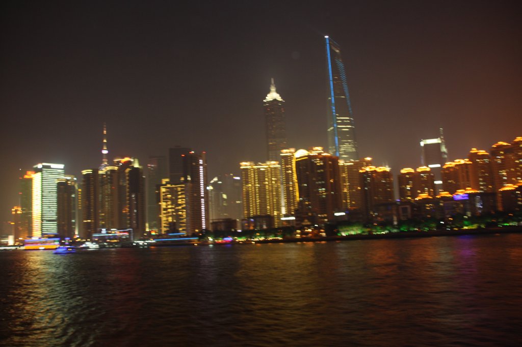Skyline von Shanghai bei Nacht 16.10.2010
