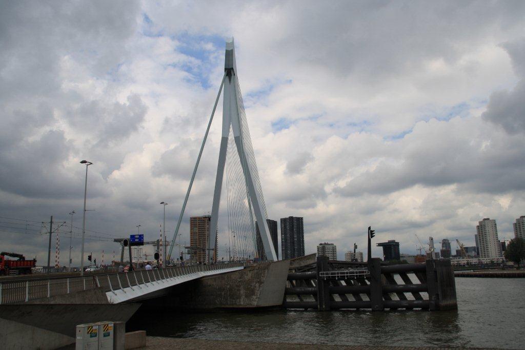 Erasmusbrcke im Hafen von Rotterdam 27.07.2011