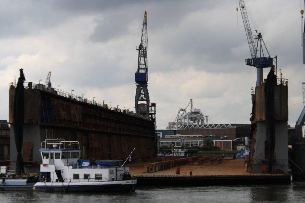 Werft im Hafen von Rotterdam 27.07.2011
